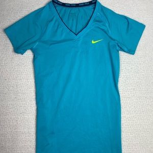 Blue Nike workout top/ in good condition/ slight cracking on logo
